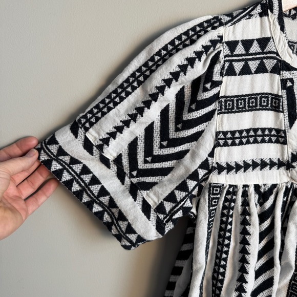 Old Navy Jacquard Black White Geometric Print Peasant Blouse XS Aztec V-Neck - Picture 2 of 11